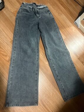 PrettyLittleThing Grey Washed Straight Leg Jeans